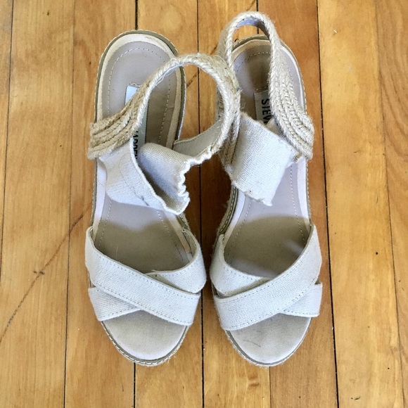 Steve Madden cream wedges - Picture 2 of 2